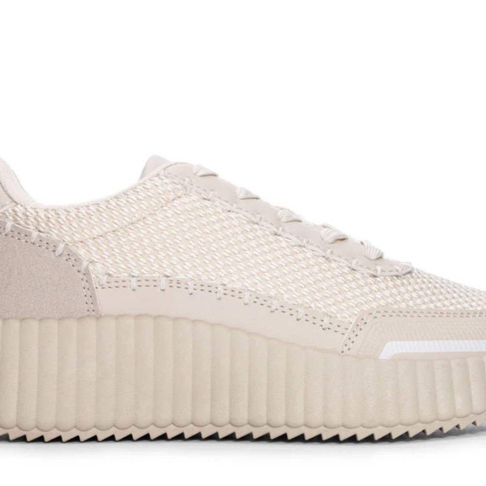 Dirty Laundry Spirited Mesh Sneaker/ Cream  size 7 new in box
